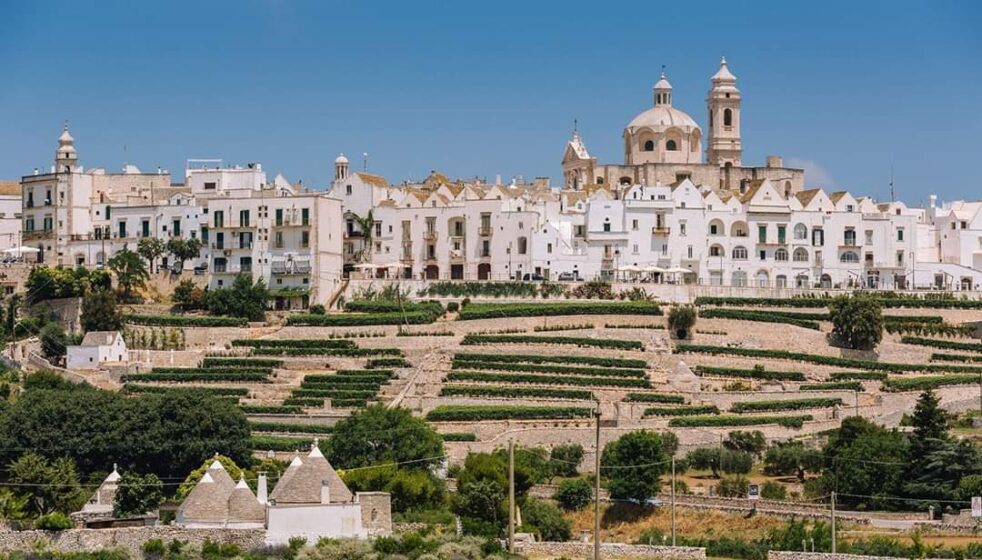 Walking tour in Locorotondo